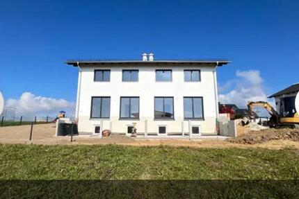 Haus Bruckberg - 5 Zimmer, 133 m&sup2;, 1.700&euro; | Angebot:24379531