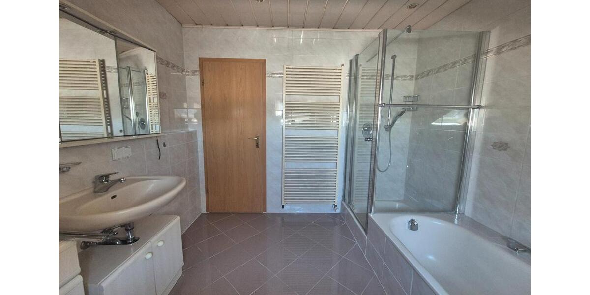 Dachgeschoßwohnung Esselbach Kredenbach - 2.5 Zimmer, 77 m&sup2;, 240.000&euro; | Angebot:26707060