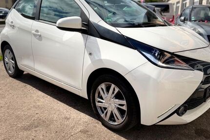Toyota Aygo (X) 89.000 km 5.800 &euro; Wertheim am Main 97877