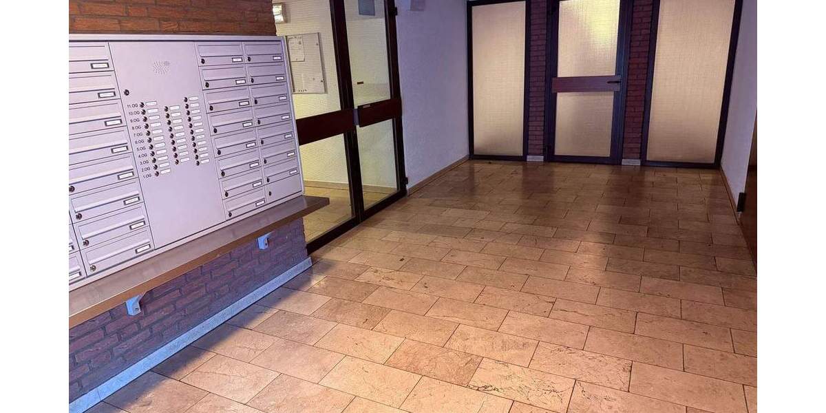 Etagenwohnung Köln Westhoven - 3 Zimmer, 96 m&sup2;, 1.400&euro; | Angebot:25568412