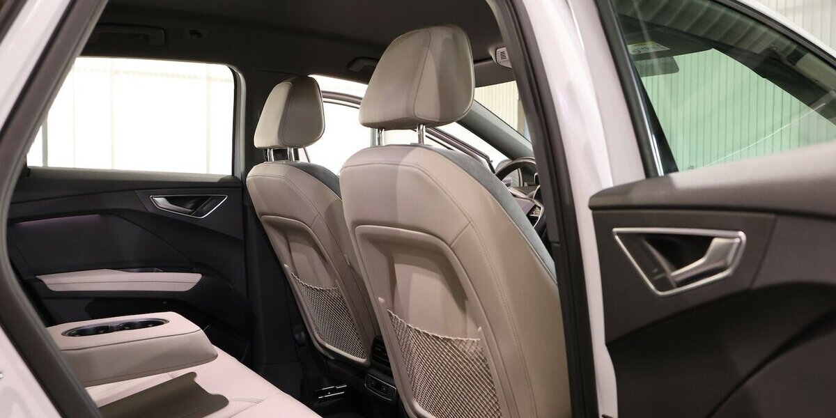 Audi Q4 e-tron 40 WHITE & BLACK & BEIGE / VC+HEAD-UP 50.000 km 27.994 &euro; Hamm 59077