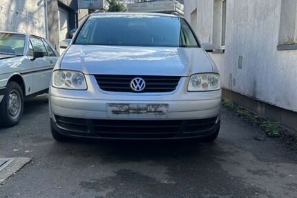 VW Touran 263.000 km 2.500 &euro; Köln 50969