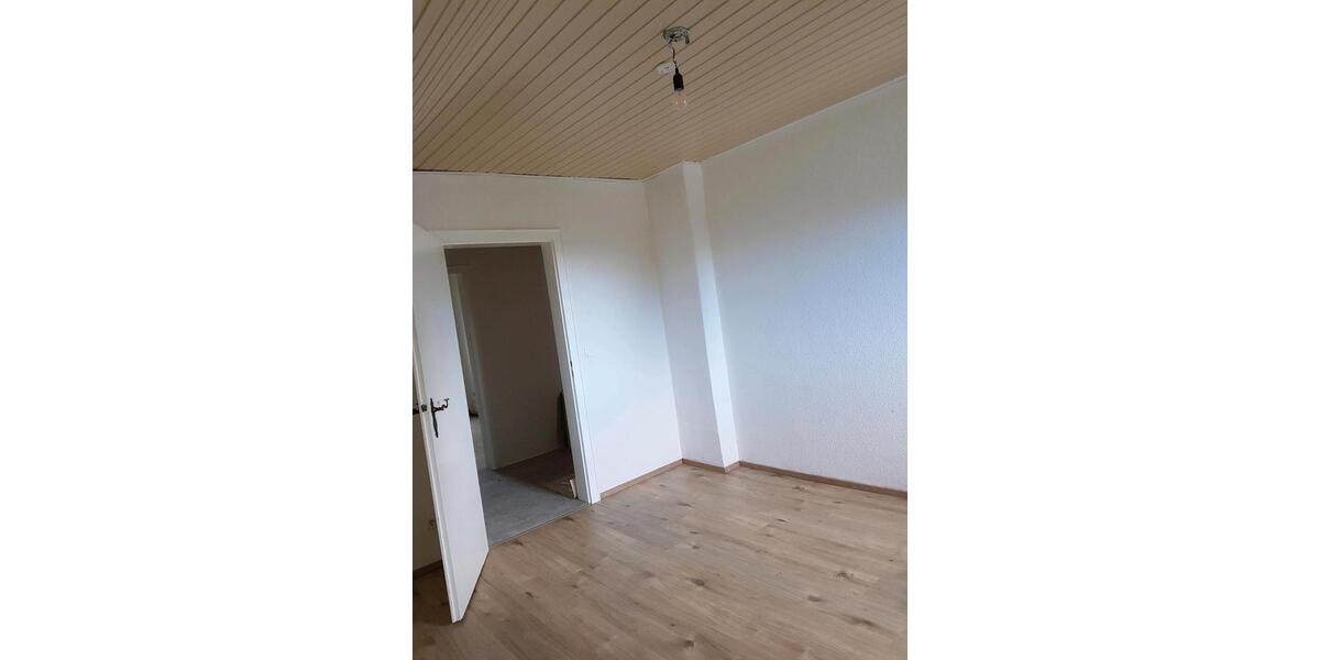 Dachgeschoßwohnung Nauort - 3 Zimmer, 75 m&sup2;, 400&euro; | Angebot:26678207