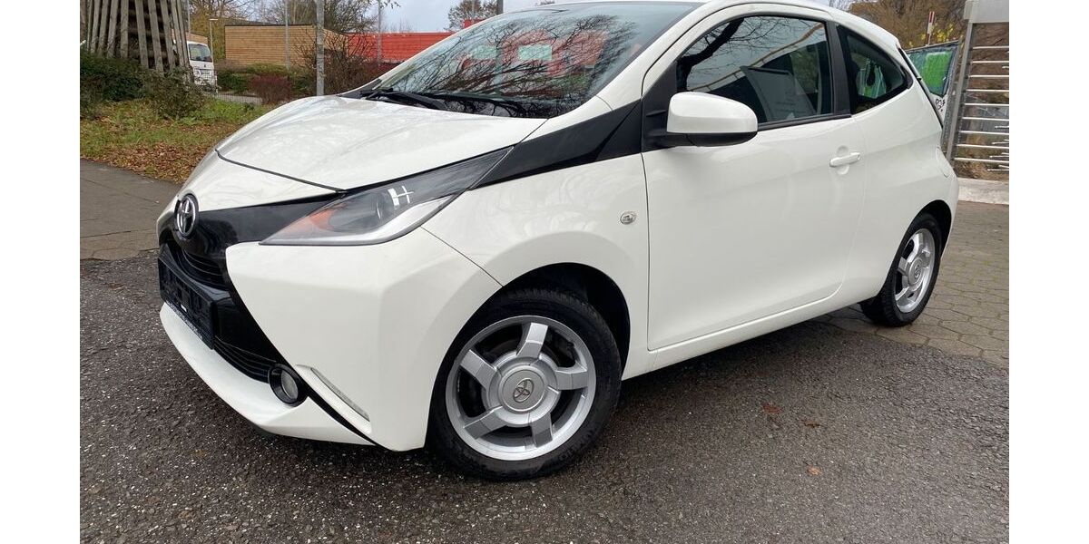 Toyota Aygo (X) 100.000 km 6.490 &euro; Hamburg 22179
