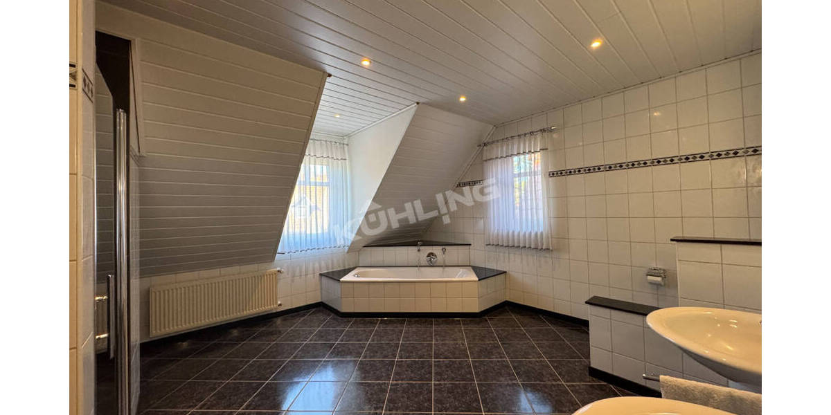 Einfamilienhaus Vechta - 7 Zimmer, 280 m&sup2;, 578.000&euro; | Angebot:26487306
