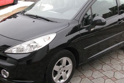 Peugeot 207 173.000 km 3.999 &euro; Röfingen 89365