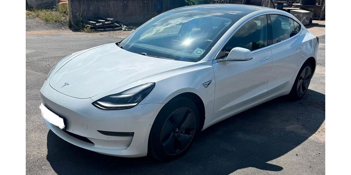 Tesla Model 3 106.000 km 21.950 € Alzenau 63755