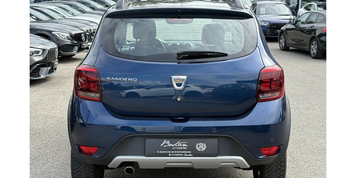 Dacia Sandero Stepway Celebration NAVIGATION/TEMPOMAT 29.280 km 8.900 &euro; Villingen-Schwenningen 78054