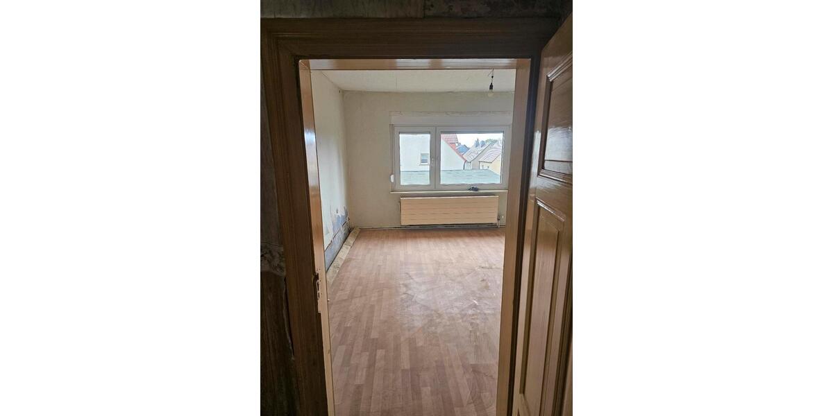 Einfamilienhaus Sülzetal - 10 Zimmer, 180 m&sup2;, 900&euro; | Angebot:27623951
