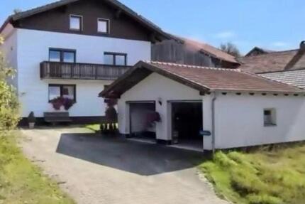 Zweifamilienhaus in sonniger Lage mit viel Potential zimmer