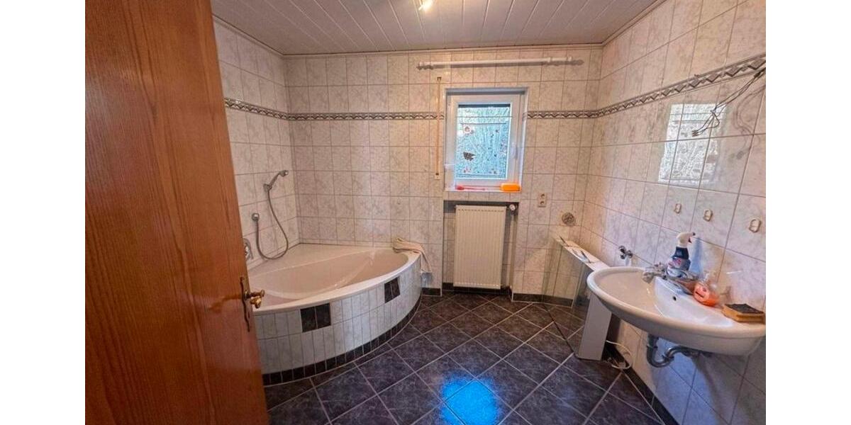 Einfamilienhaus Schonungen Forst - 6 Zimmer, 190 m&sup2;, 300.000&euro; | Angebot:27055052