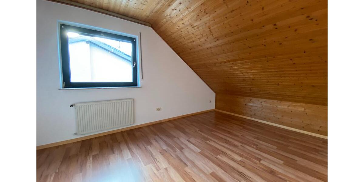 Dachgeschoßwohnung Speicher - 3 Zimmer, 110 m&sup2;, 800&euro; | Angebot:24356102