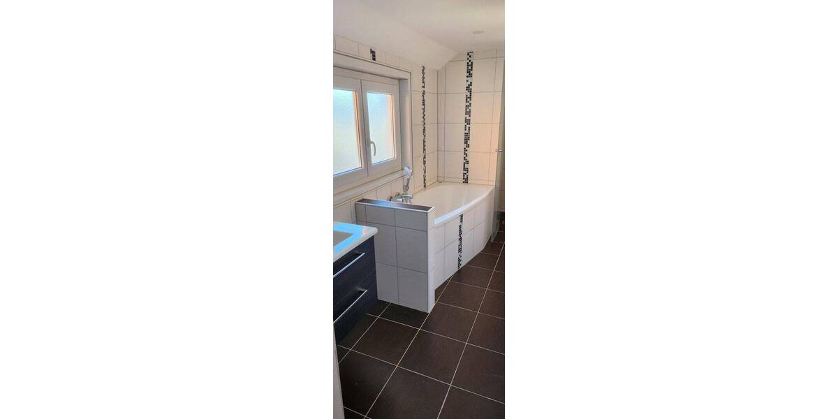 Etagenwohnung Erlangen Tennenlohe - 6 Zimmer, 125 m&sup2;, 1.250&euro; | Angebot:26871424