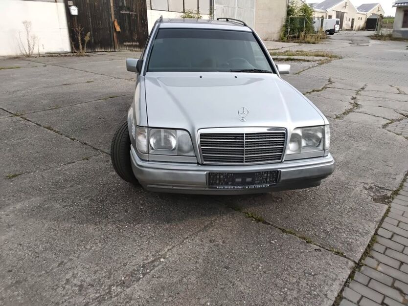 Mercedes-Benz E 250 300.000 km 5.900 € Neumark 08496