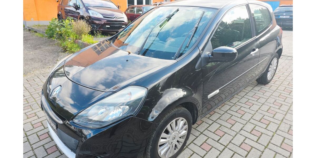 Renault Clio 126.000 km 2.490 € Chemnitz 09114