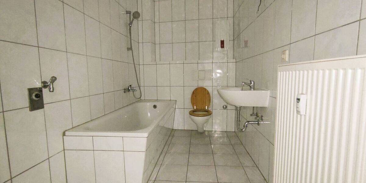 Etagenwohnung Bitterfeld Bitterfeld - 3 Zimmer, 99 m&sup2;, 595&euro; | Angebot:26644438