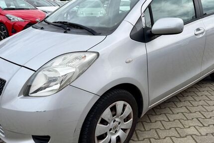 Toyota Yaris 74.000 km 2.500 &euro; Zwenkau OT Löbschütz 04442