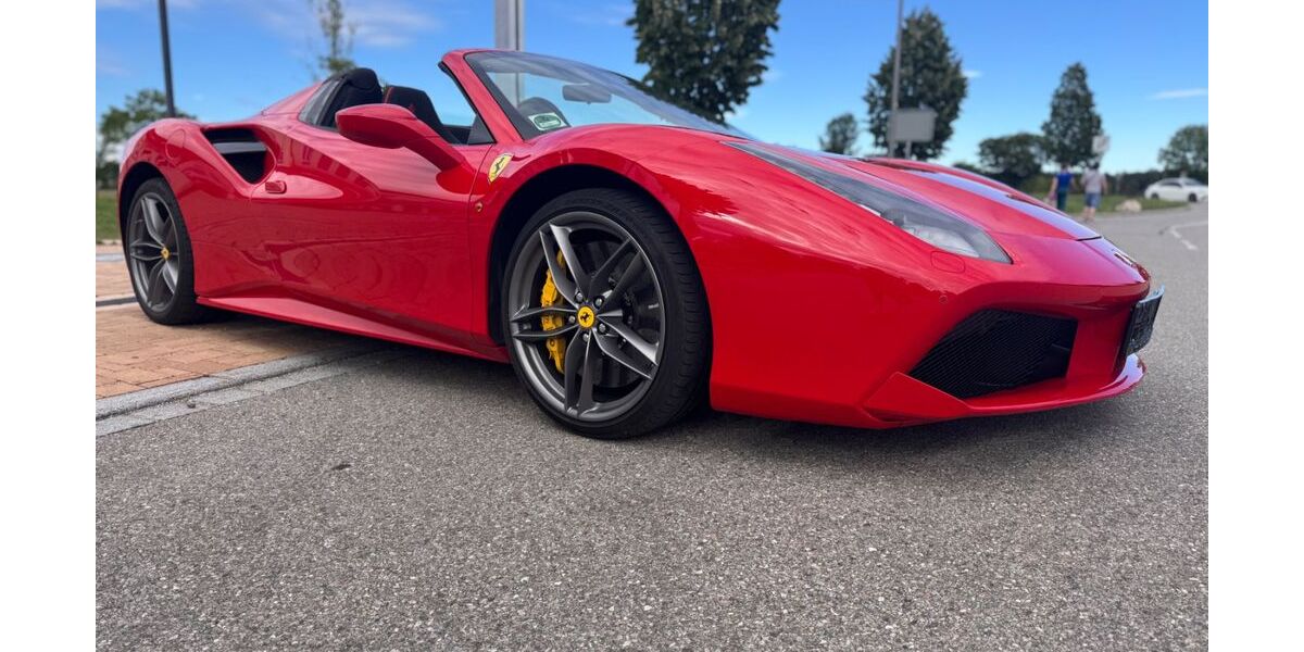 Ferrari 488 Spider 25.000 km 255.488 &euro; München 81825