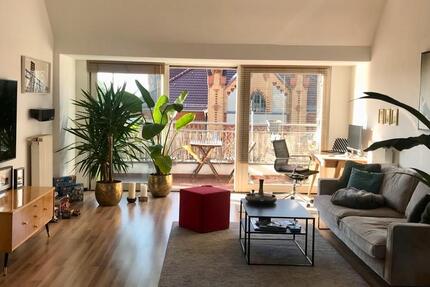Zwischenmiete - Stilvolle Dachgeschosswohnung mit Sonnenterrasse 2 zimmer