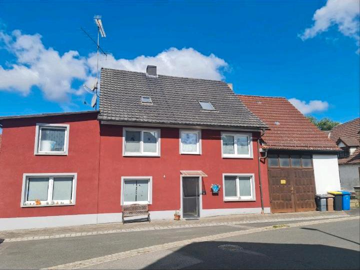 Einfamilienhaus Burgebrach - 8 Zimmer, 235 m&sup2;, 235.000&euro; | Angebot:25422699