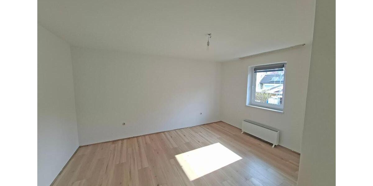 Doppelhaushälfte Eggenfelden - 3 Zimmer, 80 m&sup2;, 1.100&euro; | Angebot:26338335