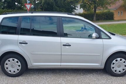VW Touran 109.000 km 2.600 &euro; Trostberg 83308