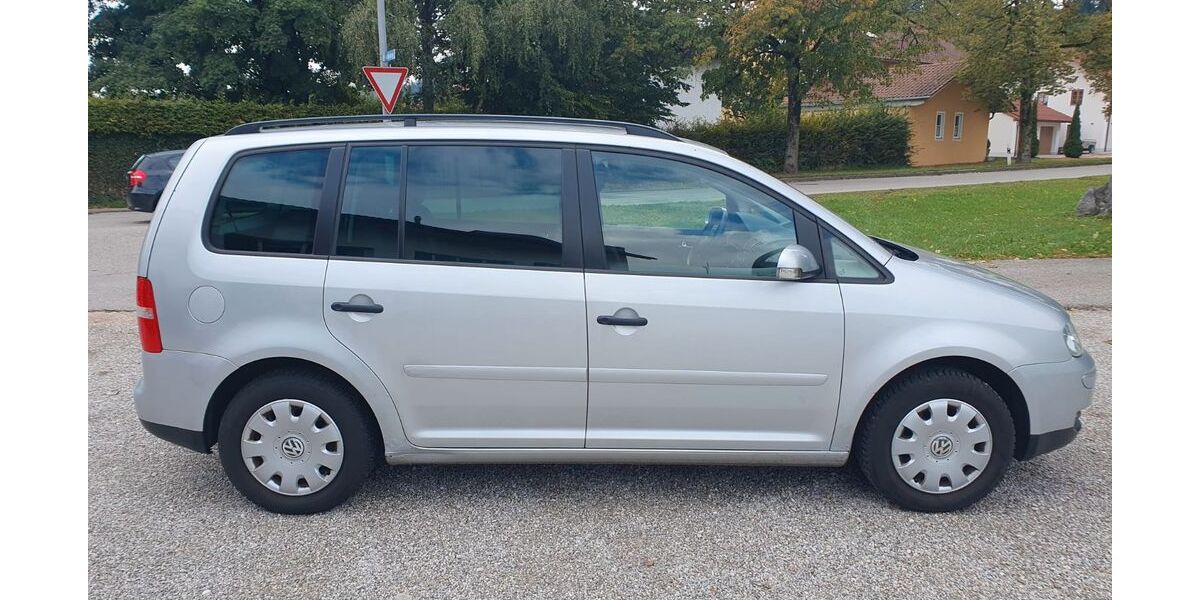 VW Touran 109.000 km 2.600 &euro; Trostberg 83308