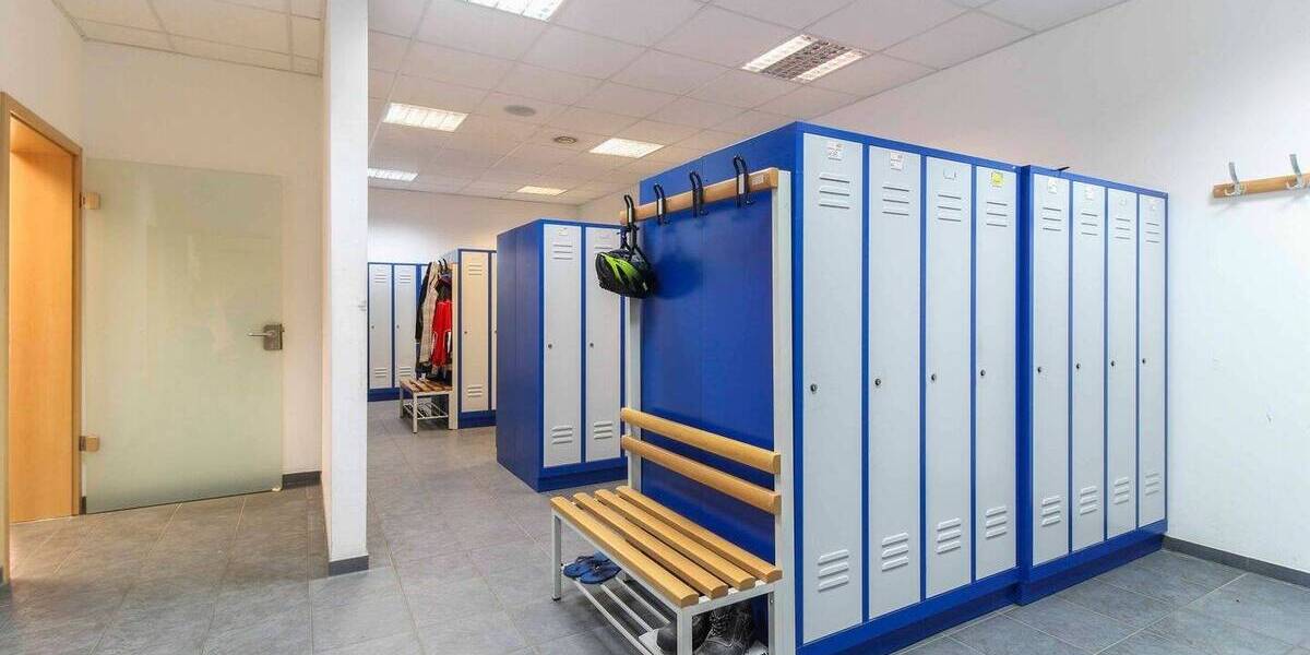 Moderne und sehr gepflegte Büro- und Produktionsimmobilie in beliebter Gewerbelage von Hildesheim zimmer