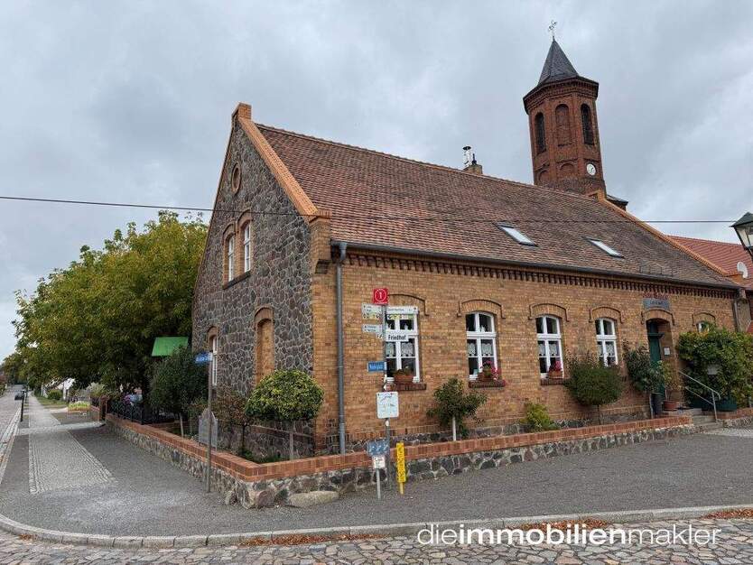 Vielseitig nutzbares Anwesen: Cafe & Pension und Wohnen unter einem Dach - im historischen Ambiente zimmer