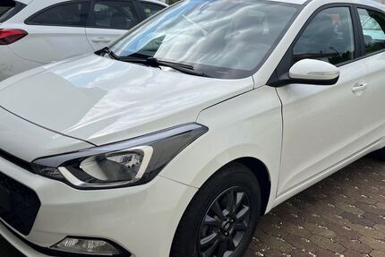 Hyundai i20 28.800 km 8.500 &euro; Vellmar 34246