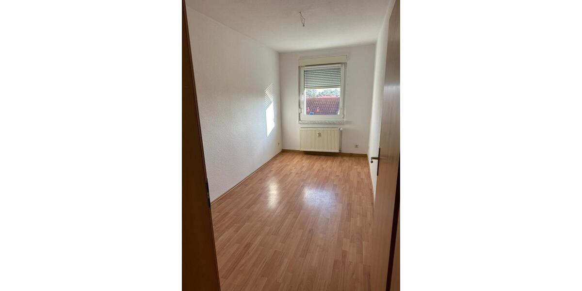 Etagenwohnung Teutschenthal - 4 Zimmer, 67 m&sup2;, 611&euro; | Angebot:26619978