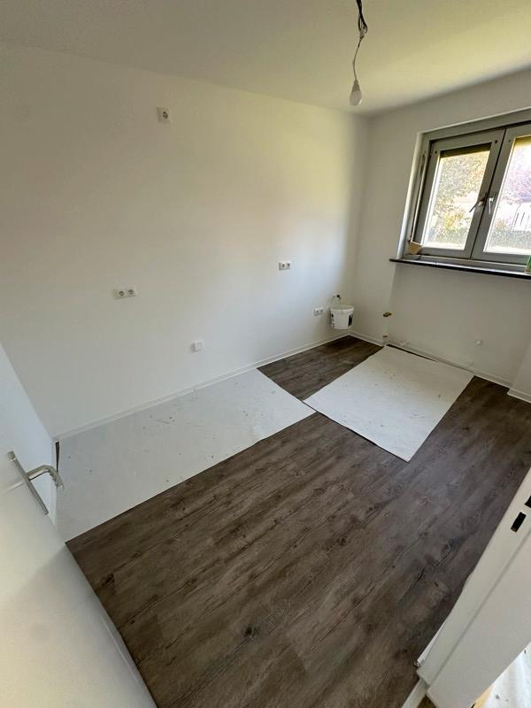 1. OG 5 Zimmer ab sofort (frisch saniert) zimmer