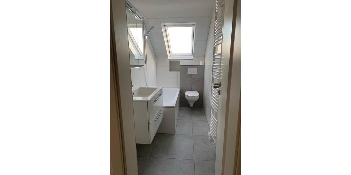 Dachgeschoßwohnung Esslingen am Neckar Brühl - 3.5 Zimmer, 70 m&sup2;, 1.000&euro; | Angebot:25378349