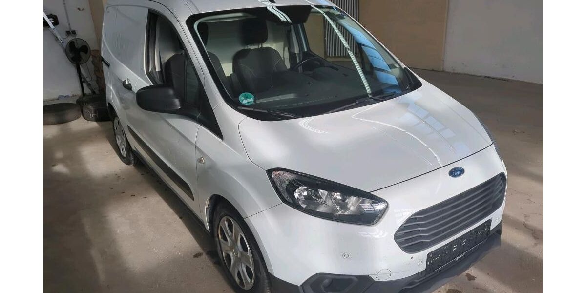 Ford Transit Courier 182.000 km 6.999 &euro; Ditzingen 71254