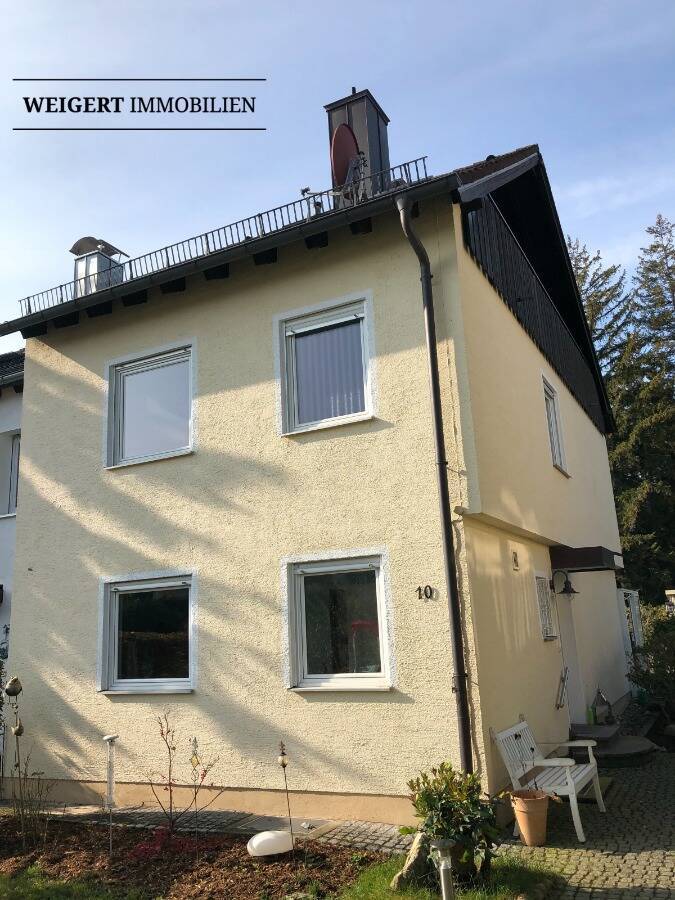 WEIGERT: Ansprechende Doppelhaushälfte mit ausgebautem Dachgeschoss und liebevoll angelegtem Garten