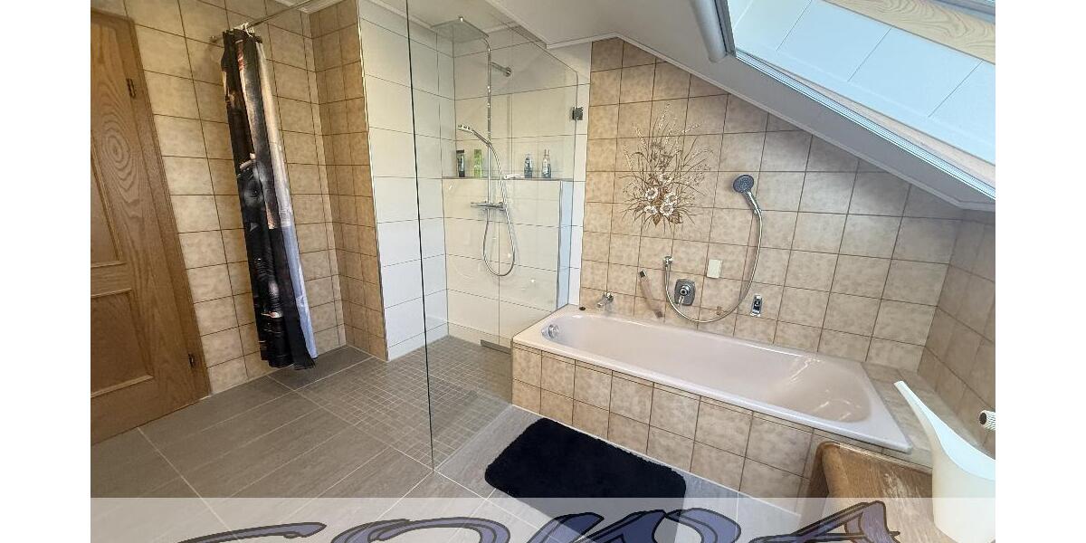 Charmante Dachgeschosswohnung mit Balkon, Garten & Garage in Königsmoos - Ein Objekt von Ihrem Immobilienpartner SOWA Immobilien und Finanzen - 3- Königsmoos Untermaxfeld | Angebot:26785917
