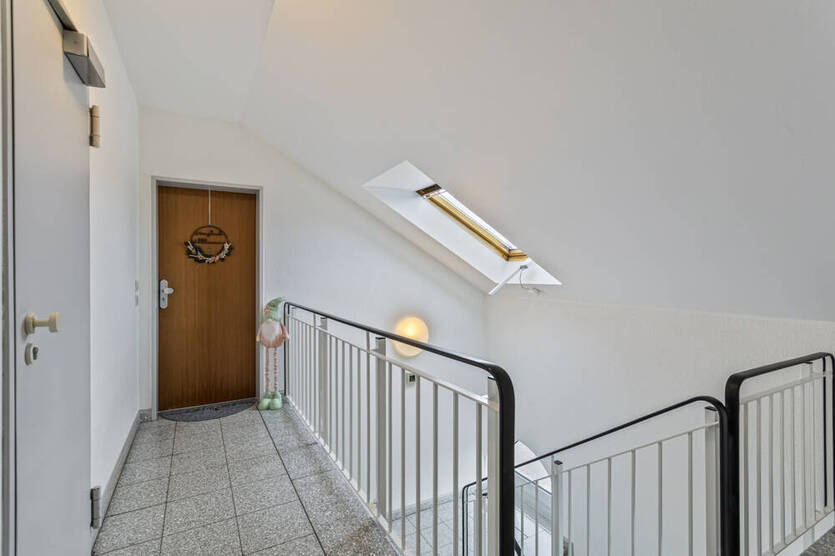 *** Lichtdurchflutete Dachgeschoßwohnung mit zwei sonnigen Dachterrassen in Top-Lage ***