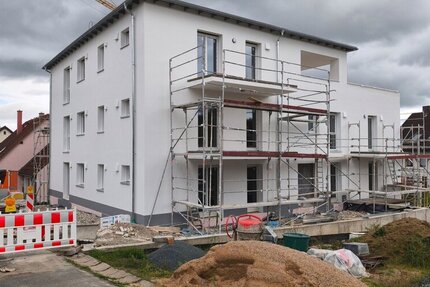 Erstbezug 4-Zi-Whg - Wfl 101 m² für Kapitalanleger oder Eigenbezieher interessant hohe Förderung durch KfW-40-QNG Quallität hoher Wohnwert! - Wohnung Windischeschenbach | Angebot:16872718