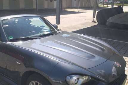 Fiat 124 Spider 9.200 km 18.880 &euro; Übersee 83236