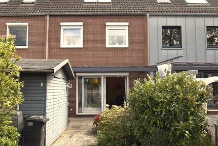 Solides Reihenmittelhaus Ideal für Familie mit 4 Personen auch für Home Office +EBK +Garage +Garten - Haus Bremen Neustadt | Angebot:26560638