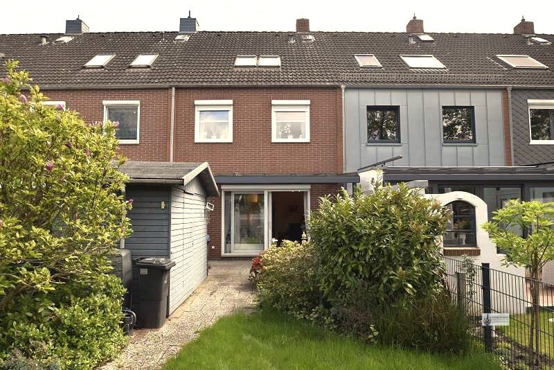 Solides Reihenmittelhaus Ideal für Familie mit 4 Personen auch für Home Office +EBK +Garage +Garten - Reihenhaus Bremen Neustadt | Angebot:26560638