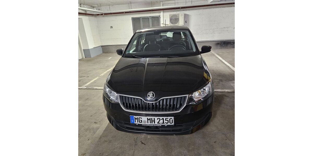 Skoda Fabia 52.285 km 8.700 &euro; Düsseldorf 40476