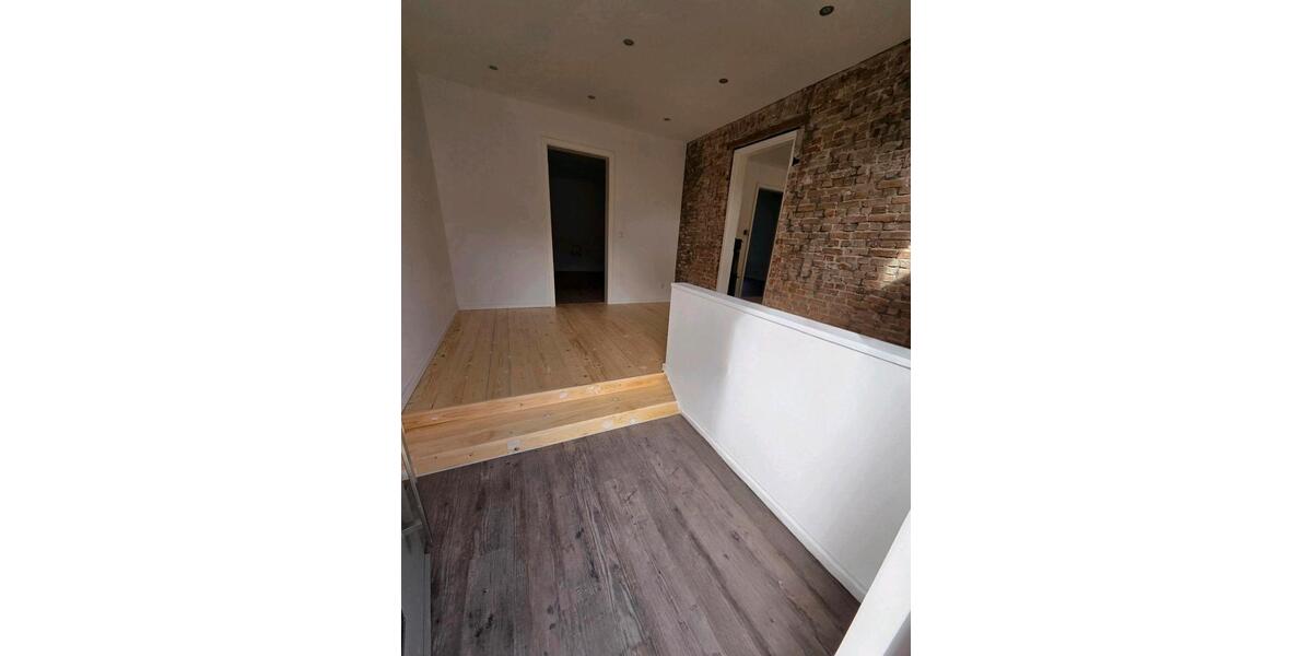 Etagenwohnung Lägerdorf - 6 Zimmer, 160 m&sup2;, 2.690&euro; | Angebot:26057083