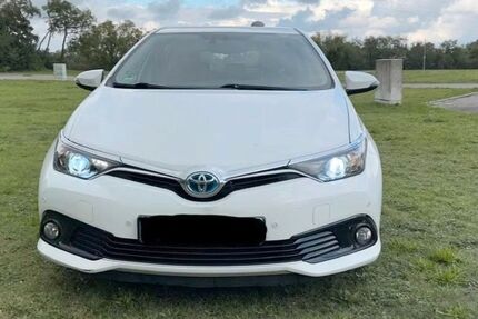 Toyota Auris 121.440 km 9.900 &euro; Hamburg 22335