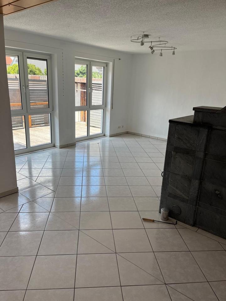 5,5 Zi. ETW140 m²eigener GartenGaragegroße TerassePV Anlage