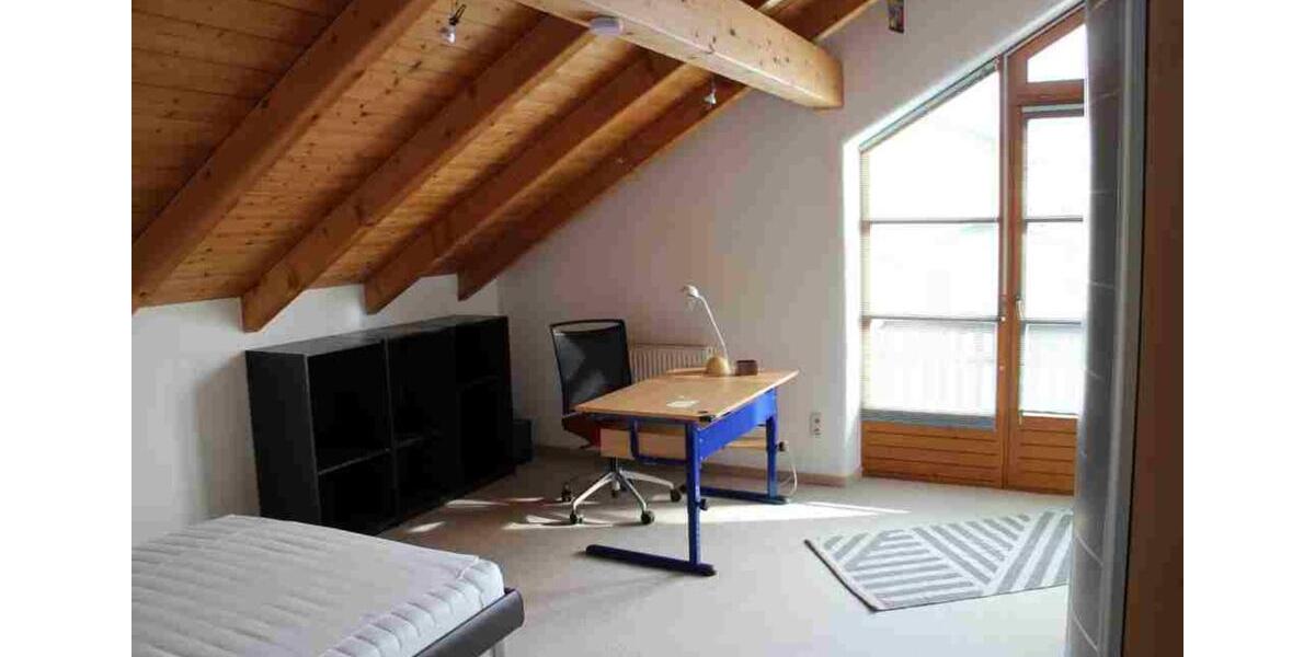 Vollmöbliertes WG Zimmer mit Balkon und viel Komfort 1 zimmer