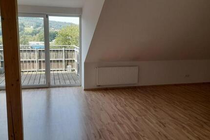 Mieten Sie diese schöne 3 Zimmer DG Wohnung in 94078 Freyung zimmer