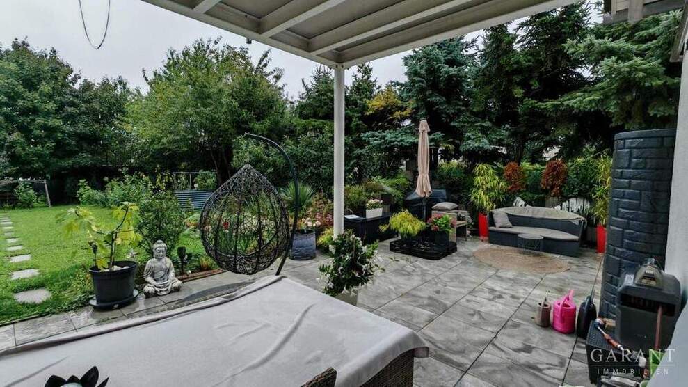 Exklusives Dreifamilienhaus von 2011 mit Wärmepumpe, Solar & 1.510 qm Grundstück 9 zimmer