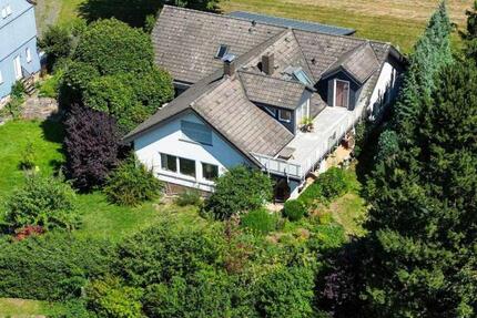 Haus Alsfeld - 8.5 Zimmer, 262 m&sup2;, 475.000&euro; | Angebot:25936660