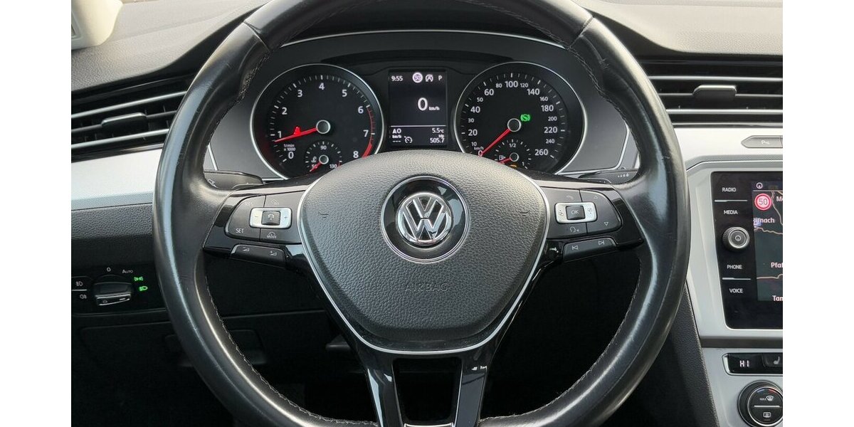 VW Passat 1.4 TSI PANORAMA/KAMERA/NAVI/DSG/MASSAGE 96.303 km 16.900 &euro; Villingen-Schwenningen 78054